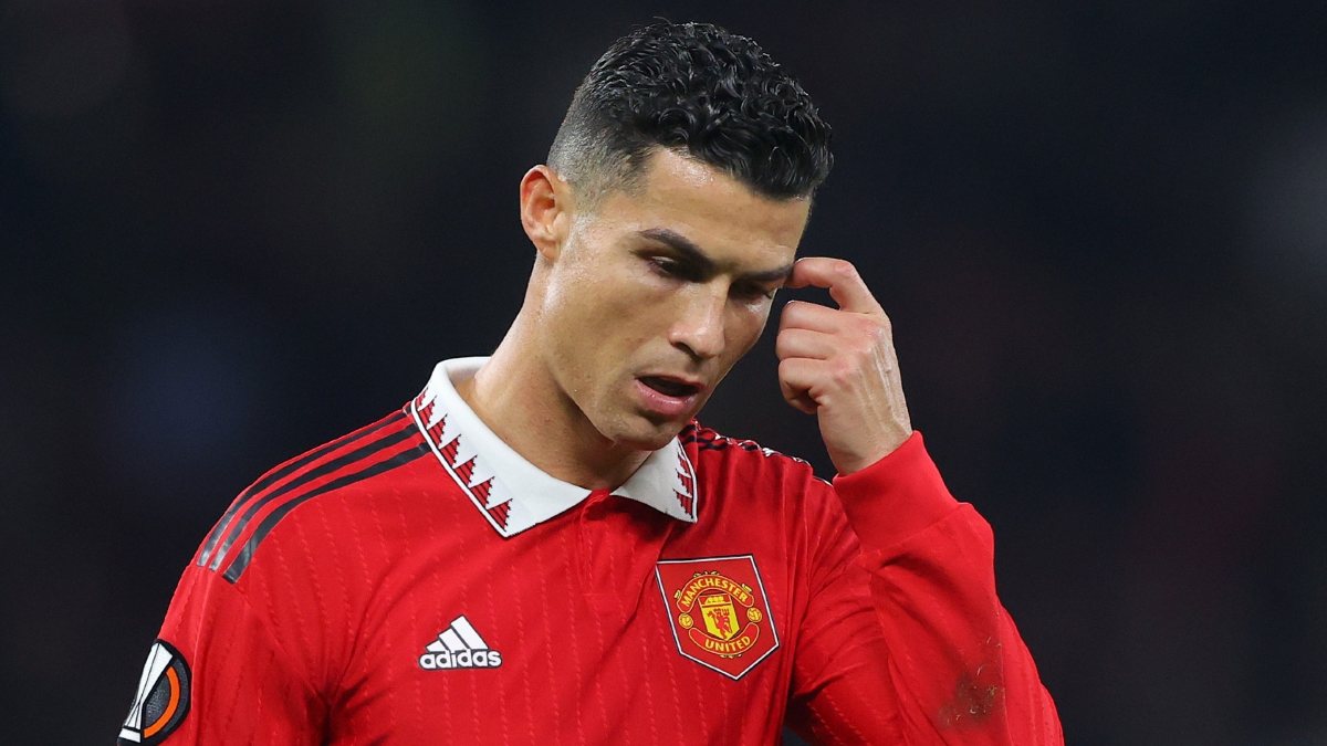 Cristiano Ronaldo’nun posteri, Manchester United stadından kaldırıldı