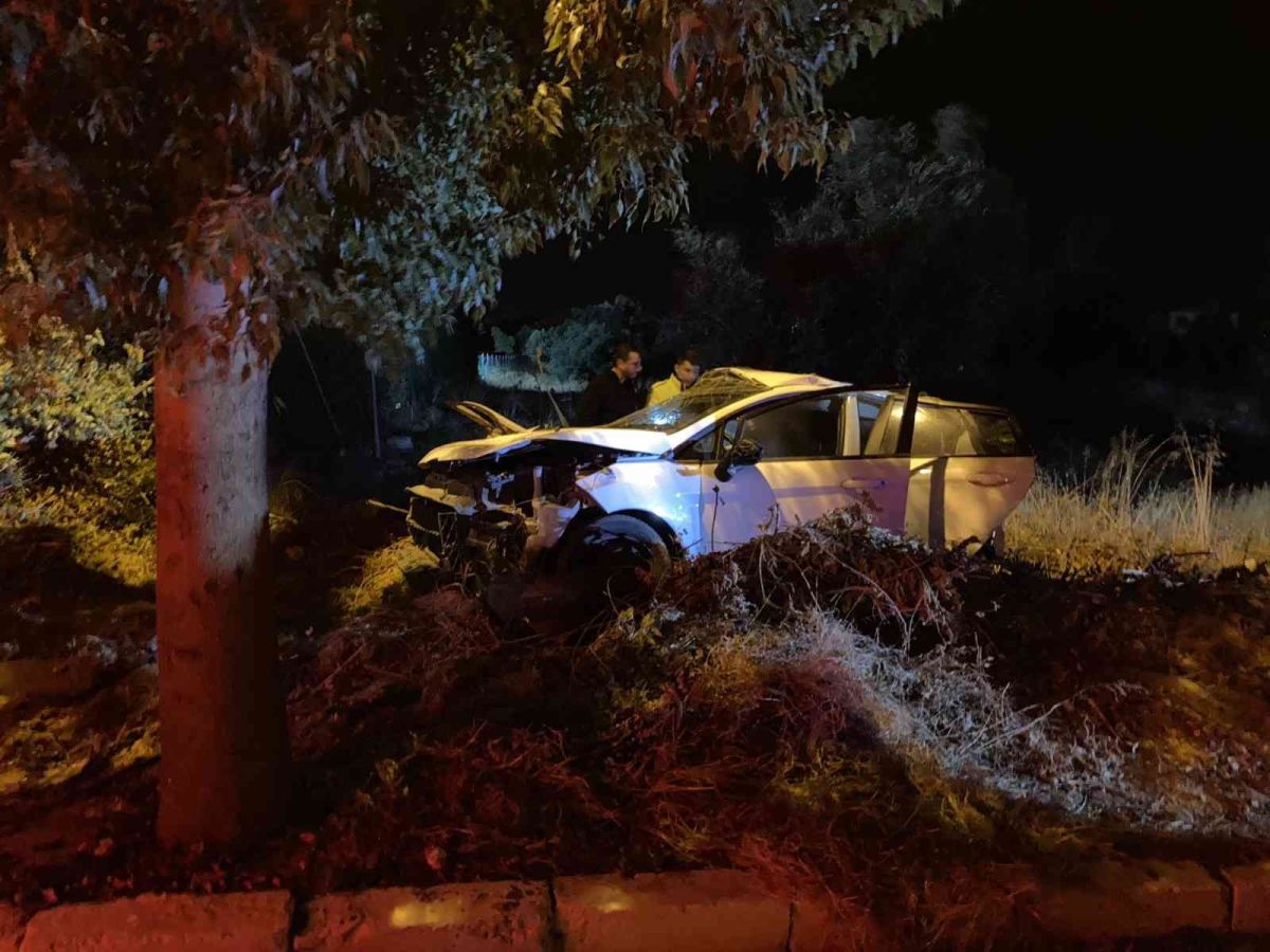 İzmir’de ehliyetsiz gencin kullandığı araç kaza yaptı: 1 ölü, 2 yaralı #3