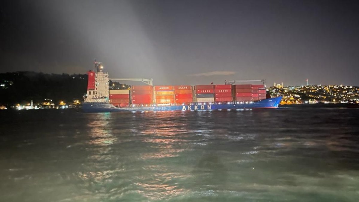 Boğaz’da konteyner gemisi arıza yaptı: Gemi trafiği askıya alındı #1