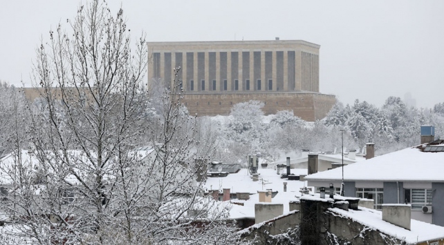 Beklenen kar yağışı ülkemize giriş yaptı! Kar yağışı olacak iller duyuruldu: Ankara İstanbul için uyarı var