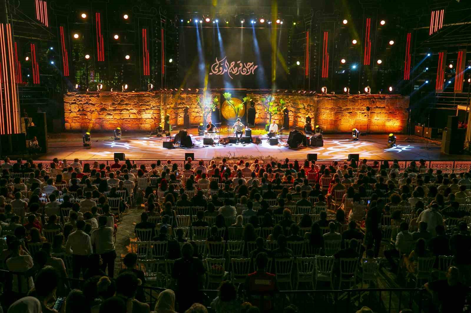 Tunus’ta Türk müziği, binlerce dinleyiciyi etkisi altına aldı