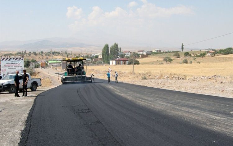 Kayseri Talas Belediyesinden Kamberde asfalt calismasi