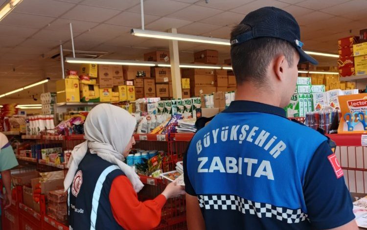Kocaeli Zabitasi market kontrollerini surduruyor