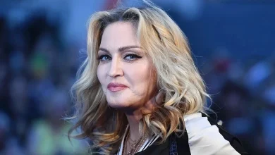 Unlu Yildiz Madonna Konser Esnasinda Kadin Danscisinin Dudagina Yapisti.webp