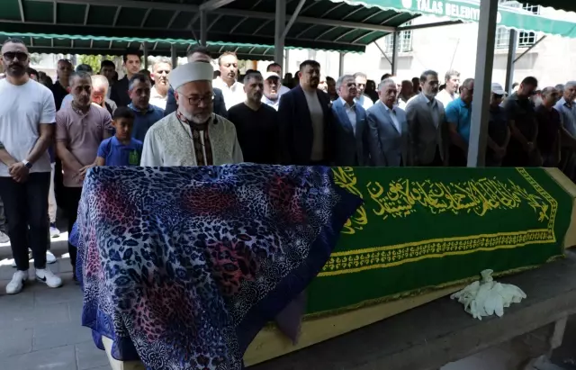 Acılar ailenin peşini bırakmadı! Katledilen çocukların ablası keneden öldü